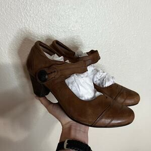 Taos Angel Mary Jane leather pumps in distressed dark brown WOMENS 10